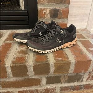 On cloud cloudflow shoes